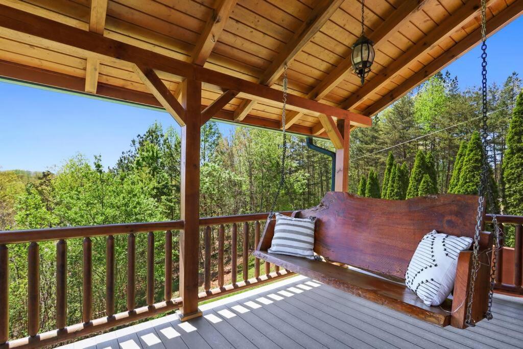 Sky High Lodge By Bk Stays. Large Cabin. Amazing Views. Game Room. Jacuzzi. Six Bedrooms. Sleeps 12 Blue Ridge Εξωτερικό φωτογραφία