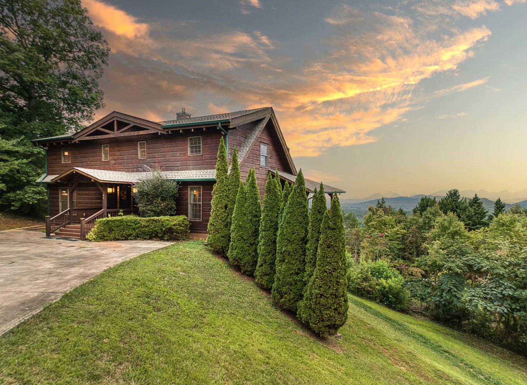 Sky High Lodge By Bk Stays. Large Cabin. Amazing Views. Game Room. Jacuzzi. Six Bedrooms. Sleeps 12 Blue Ridge Εξωτερικό φωτογραφία